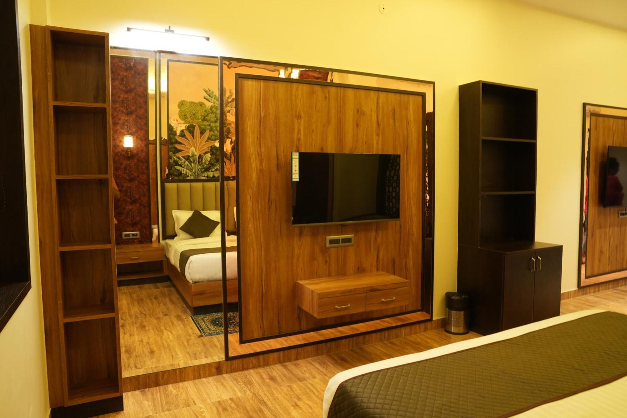 Prime Safari Hotel 3*