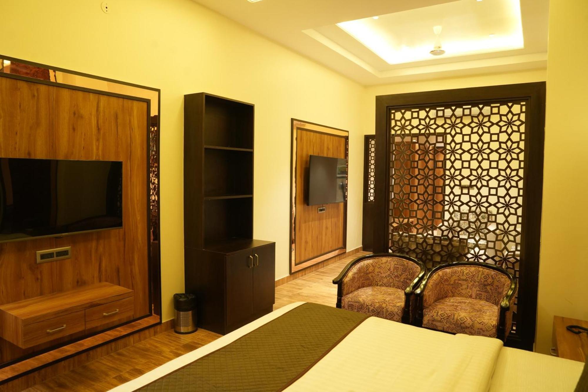 Prime Safari Hotel 3*
